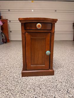 Side sofa table with charging port