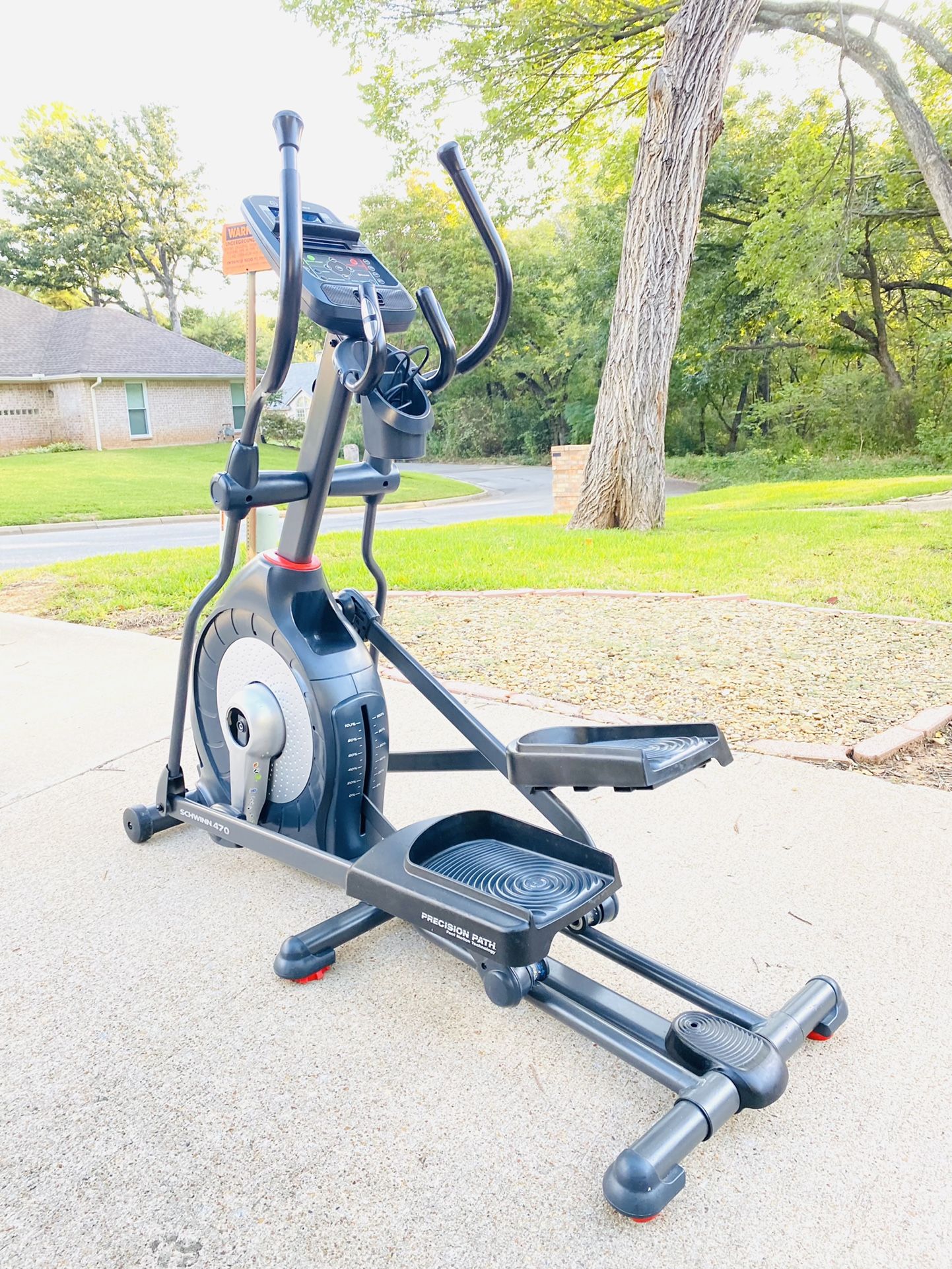 Schwinn 470 Elliptical Machine