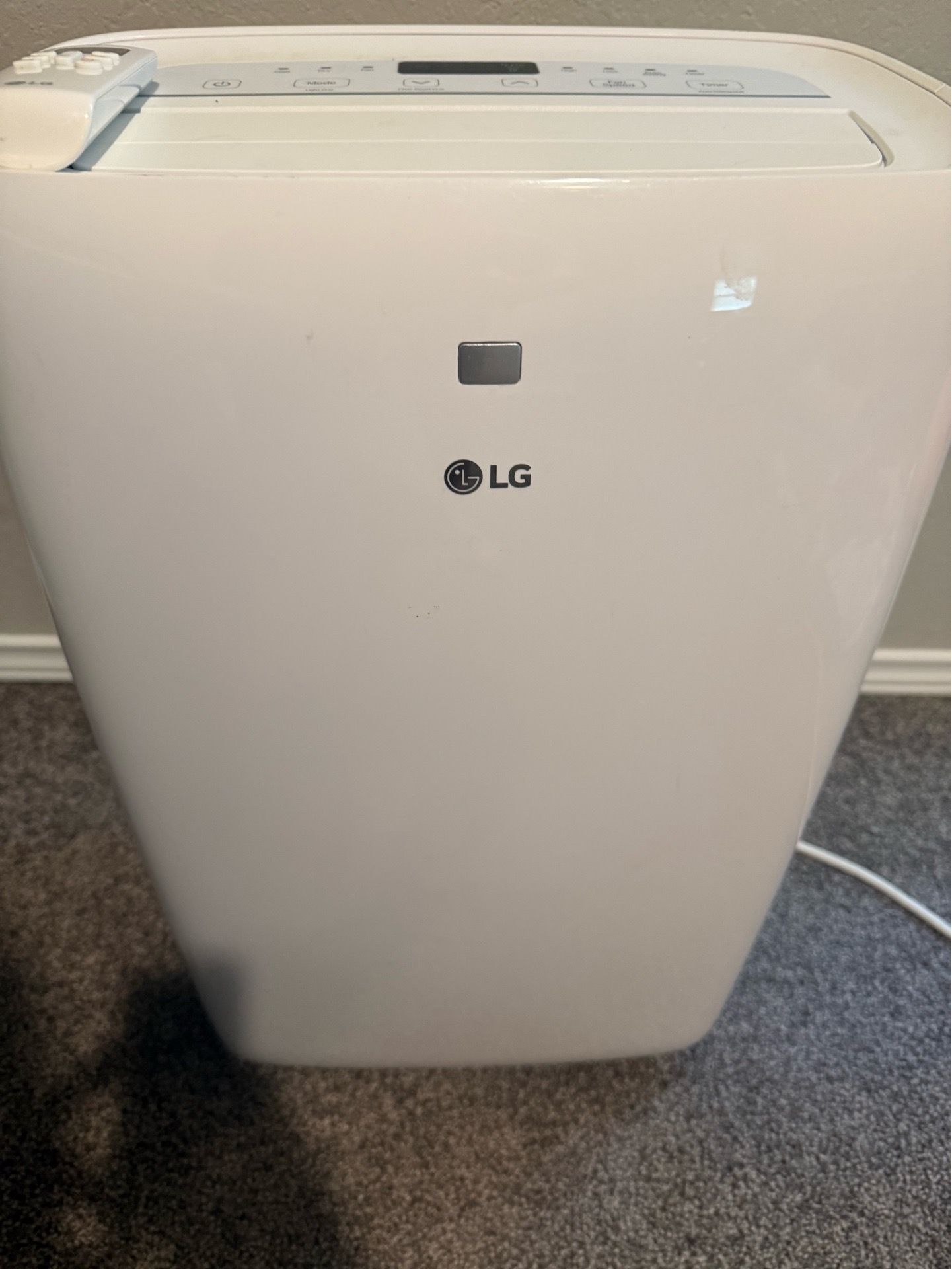 LG LP0721WSR 7,000 BTU White Portable Air Conditioner