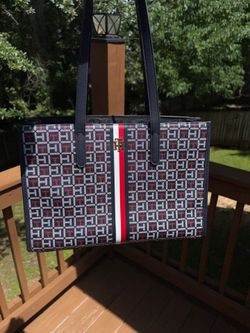 Tommy Hilfiger handbag need goin asap