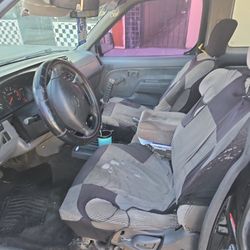 Nissan Frontier 2000