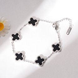 Four leaf clover bracelet silver color (black）
