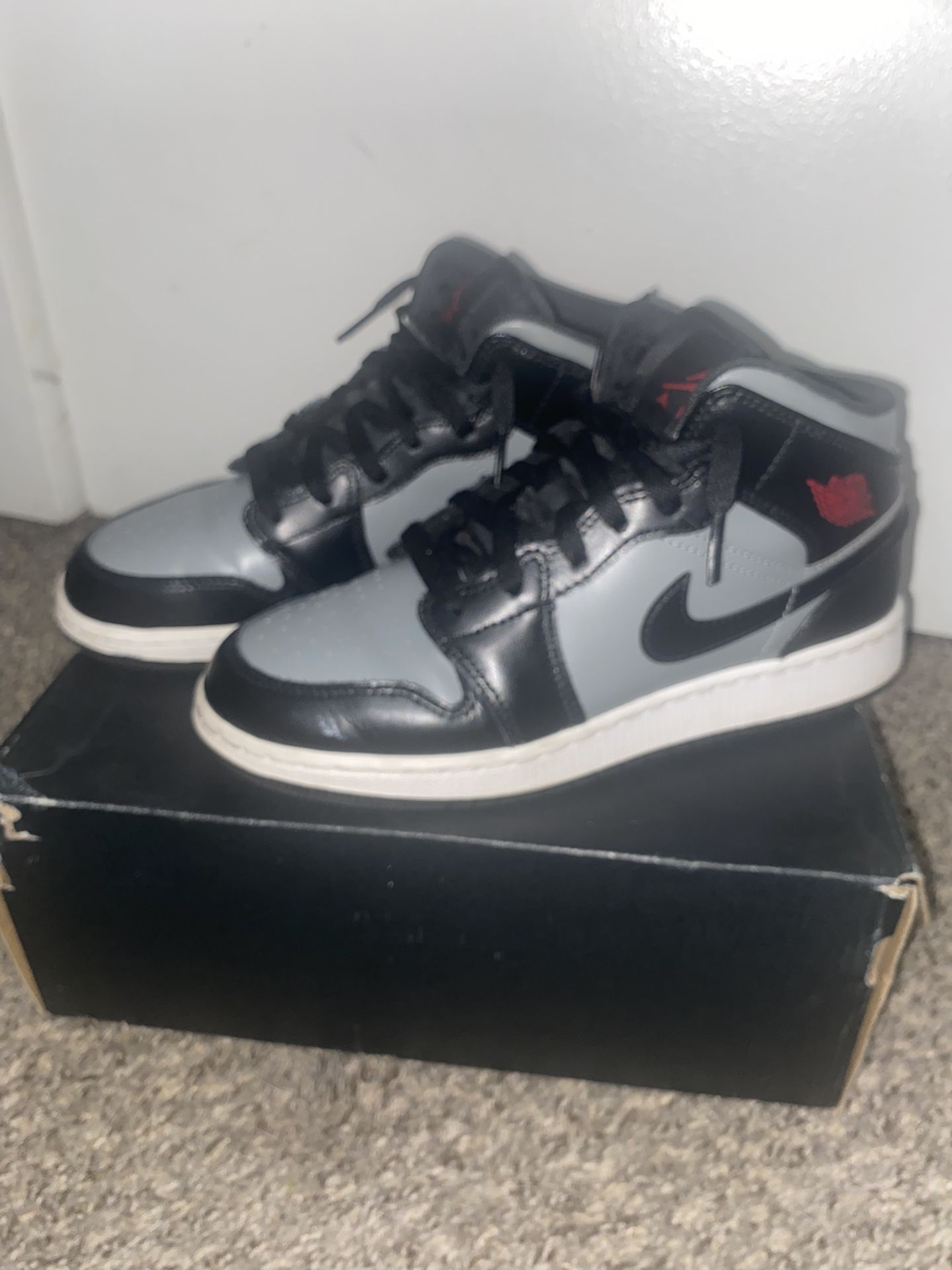 Air Jordan 1 Mid 'Shadow'