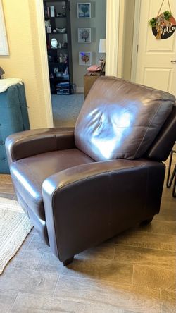Leather lean-back recliner