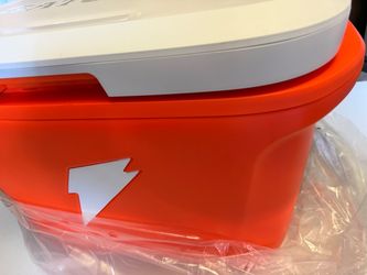 Gatorade Cooler NEW 50 Quart with wheels and bottle opener inside.