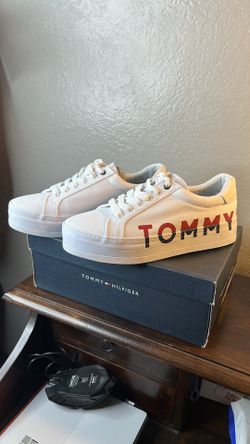 Tommy Hilfiger twblasee Platform size 9