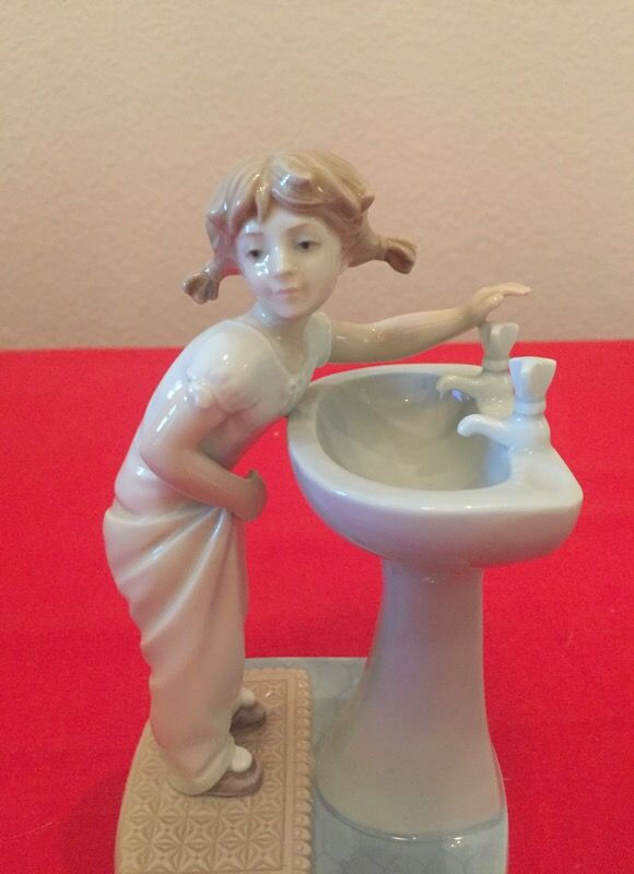 Cleanup time by Lladro