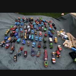 Thomas the train structures, trains and tracks - Hundreds Of Pieces .