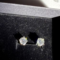 Sterling silver earrings 1/2 Carats