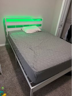 🛏️ Queen Bed Frame + Mattress Set