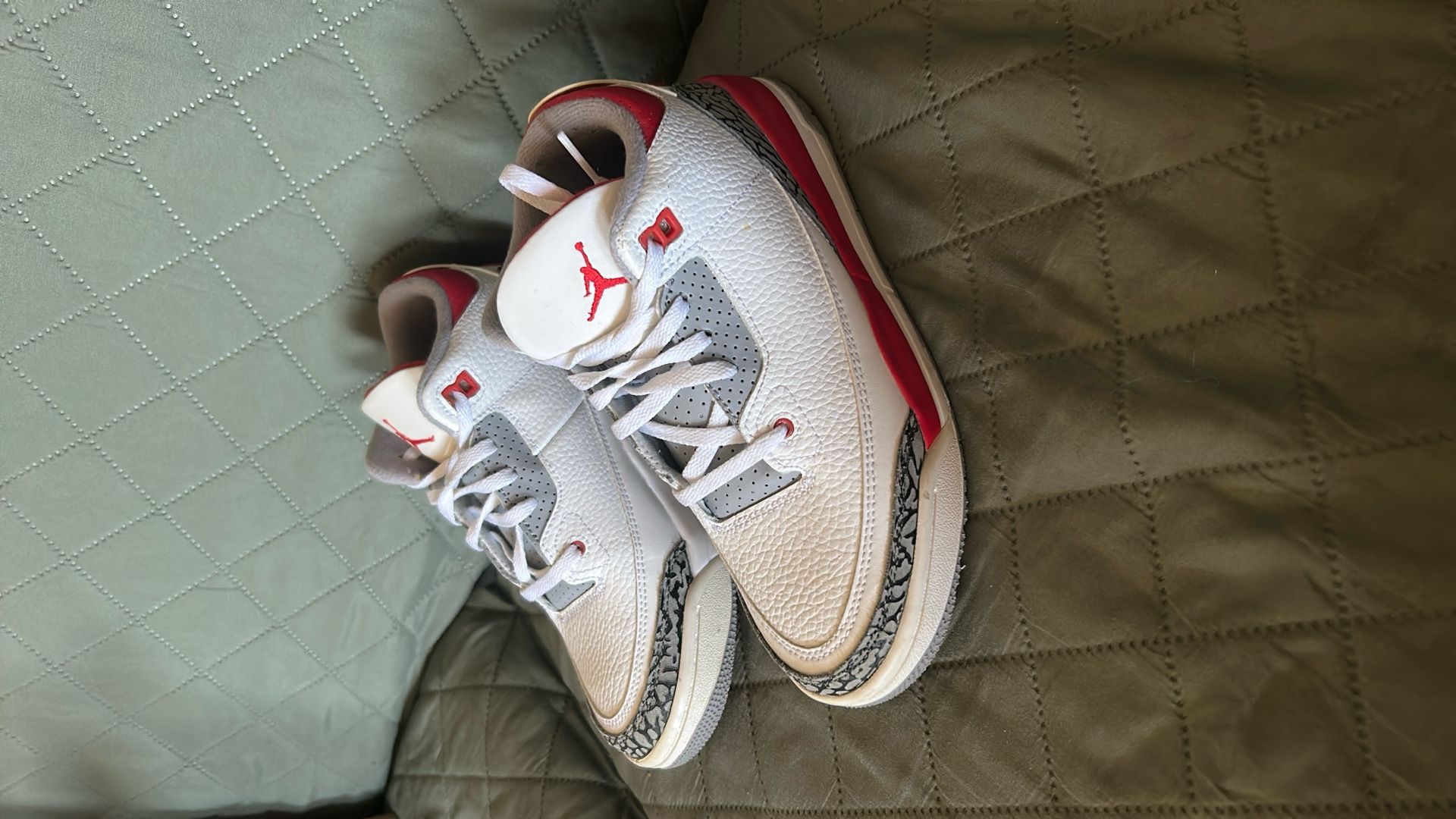 Jordan 3s Retro Fire Red Youth Size