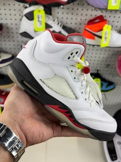 AIR JORDAN 5 RETRO FIRE RED SNEAKERS SIZE 5 USED