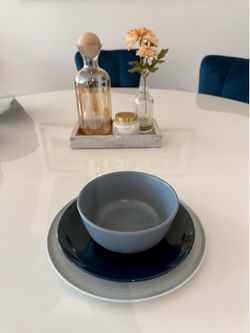 Dinnerware set of 8