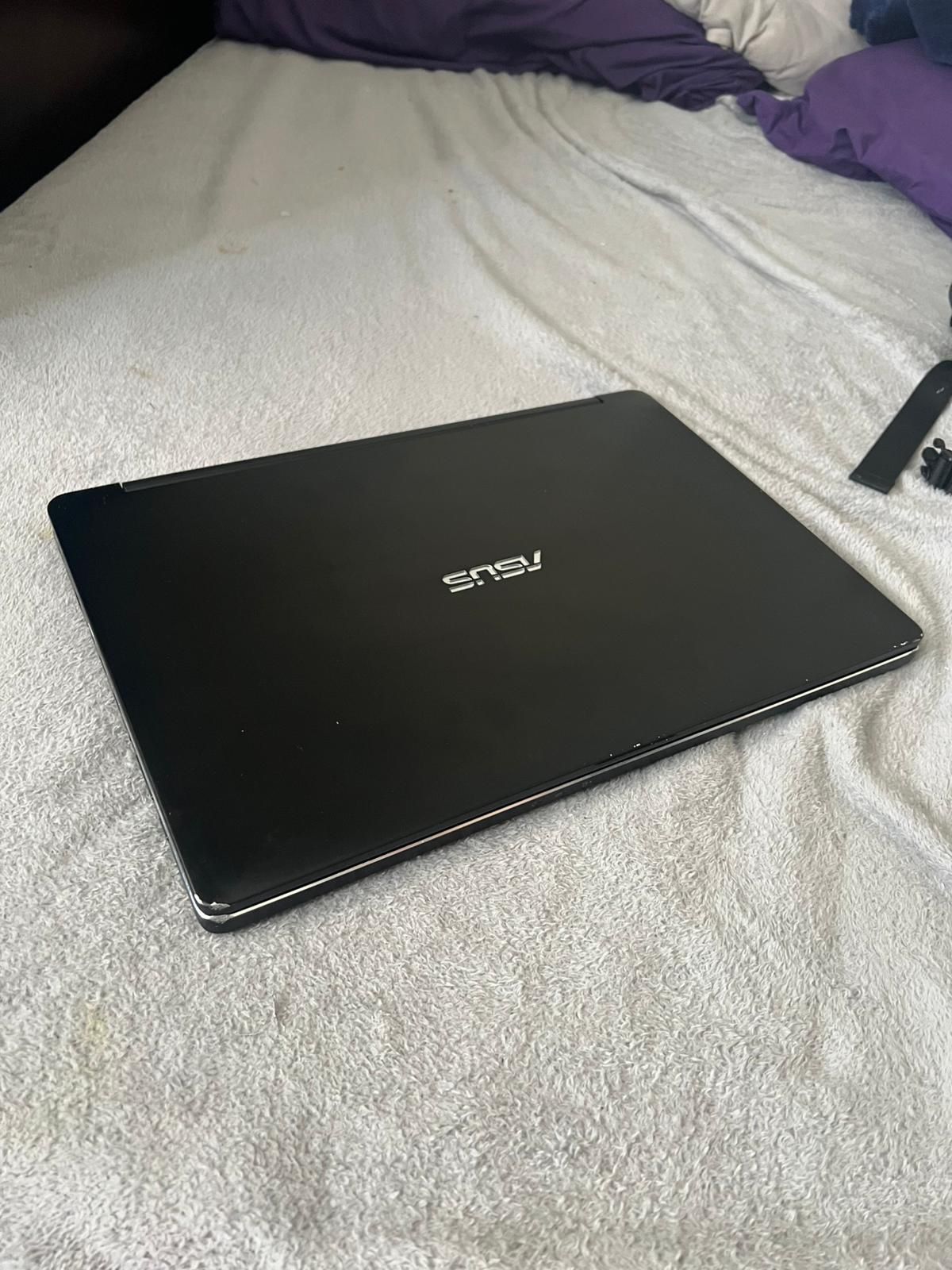Asus i7, 12gb ram, 512 ssd, pantalla tactil 15.6", tarjeta grafica dedicada.