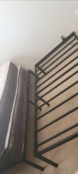 2 Twin Frame and Mattress