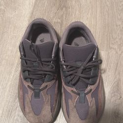 Yeezy Boost 700 Mauve Sz 9