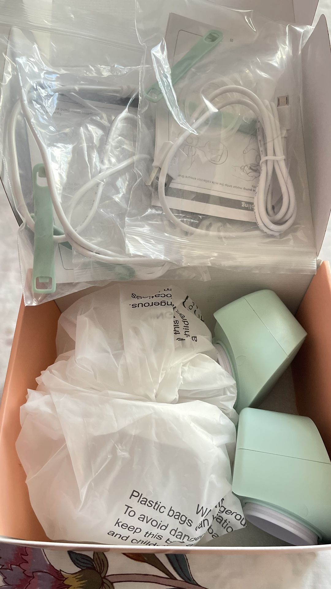 Mon Lait Hand-free Wearable Breast Pump 
