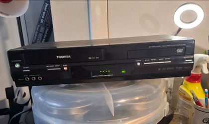 Toshiba VCR / DVD Player Recorder
