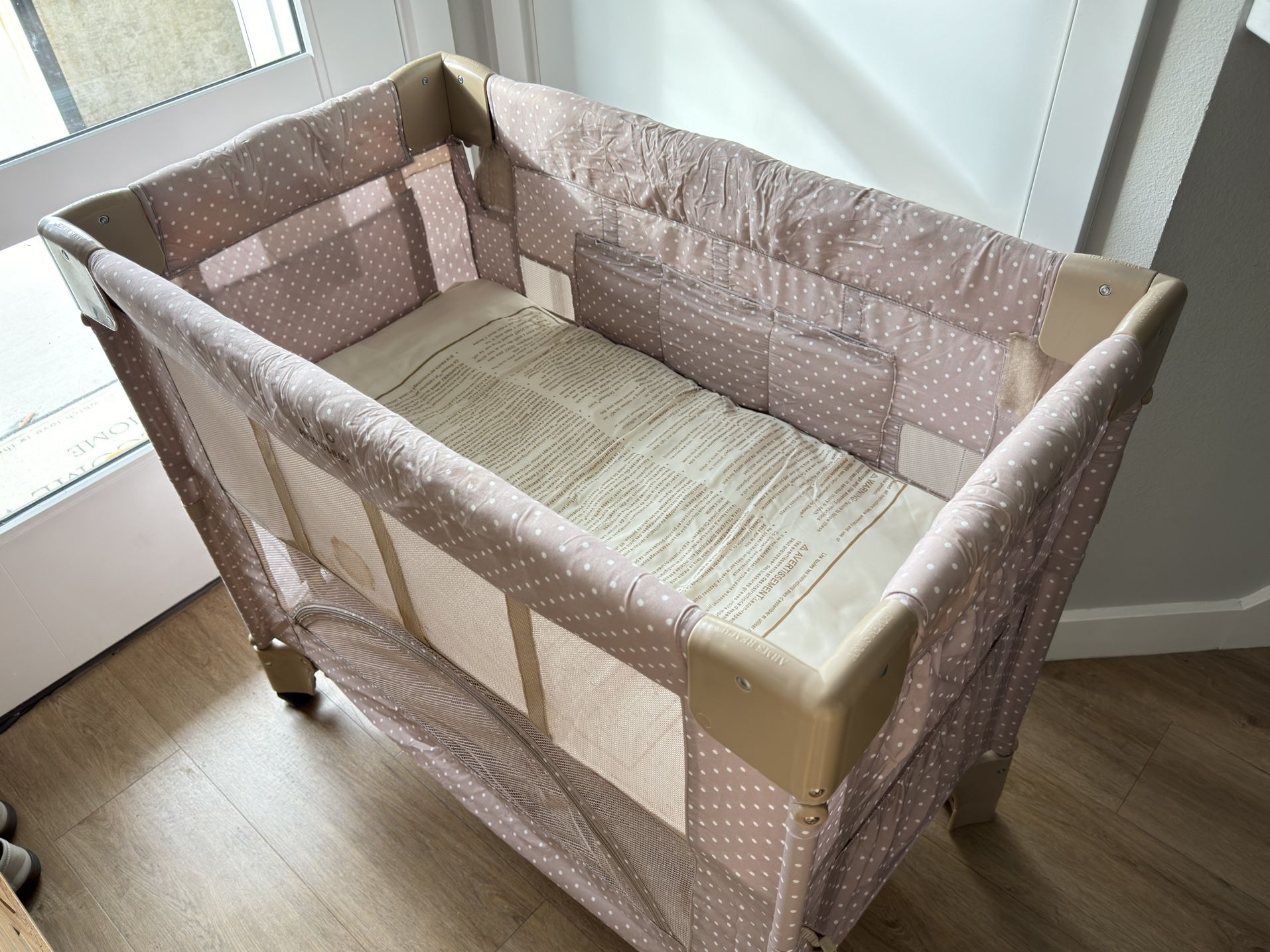 Arm's Reach Co sleeper Bassinet