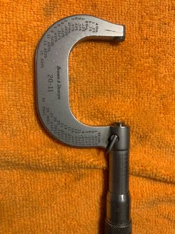 Brown and sharp 1-2 inch mic