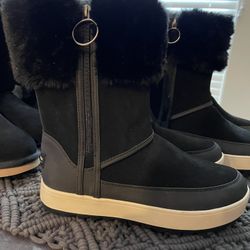 Women KOOLABURRA By Ugg Snow Boot Size 7 And 9 Available 