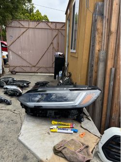 Honda HRV LEFT USED OEM HEADLIGHT (2023-2025)