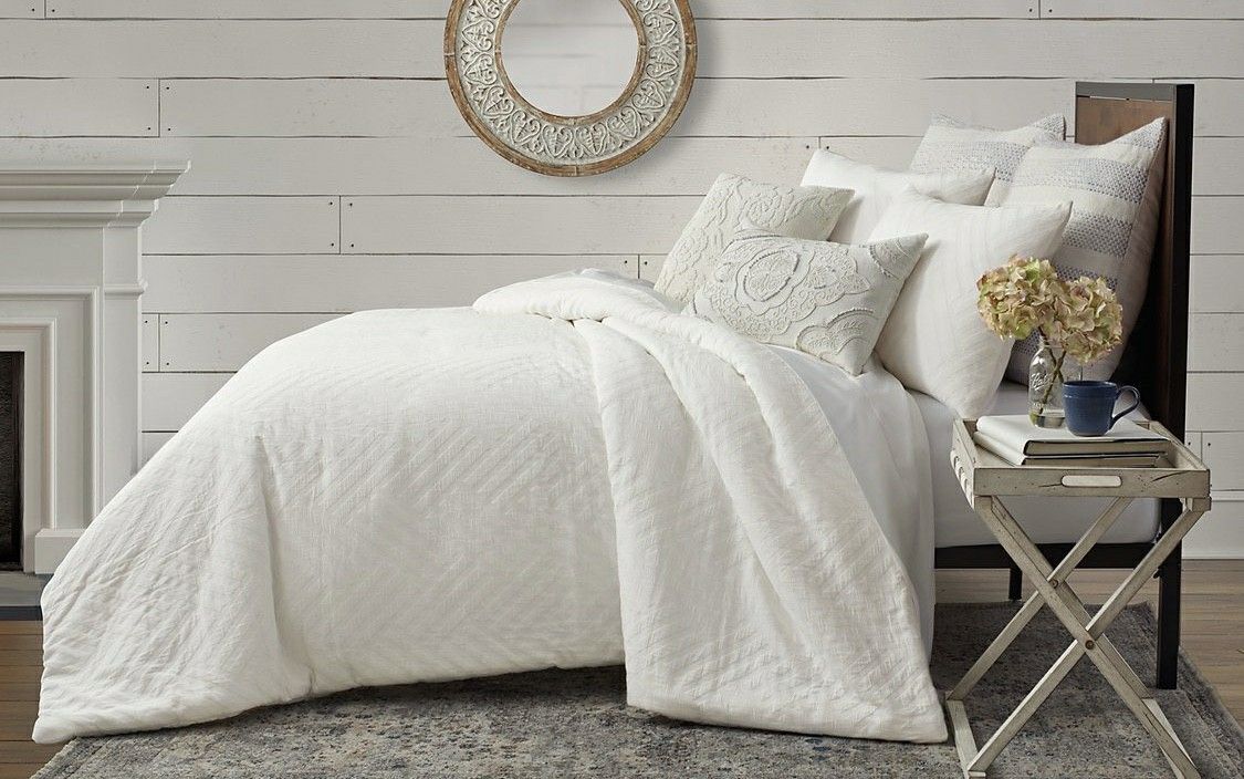 New full queen white comforter set w/ 2 pillow cases