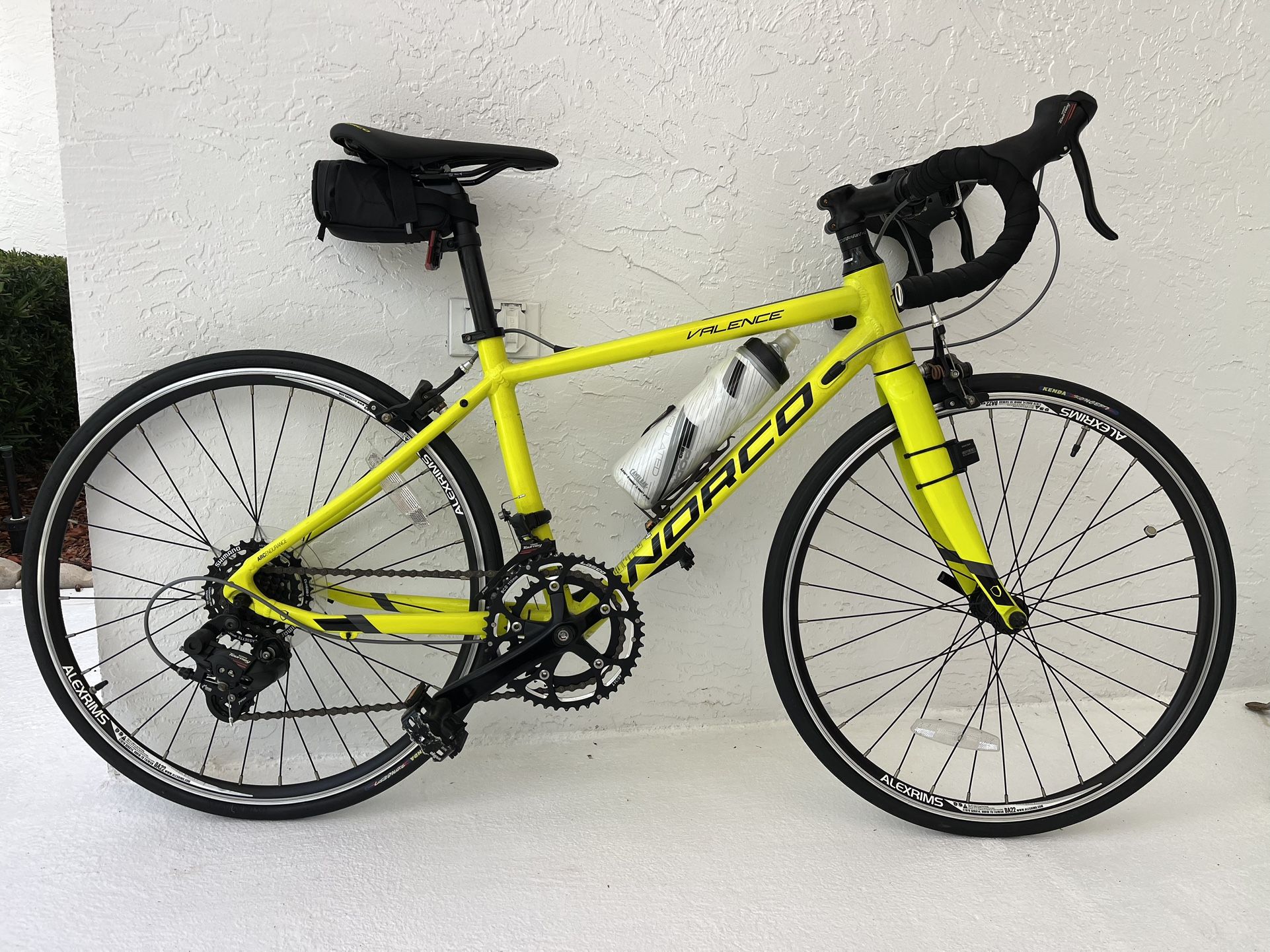 NORCO VALENCE YOUTH ROAD BIKE W/PADRONE CATEYE BIKE COMPUTER