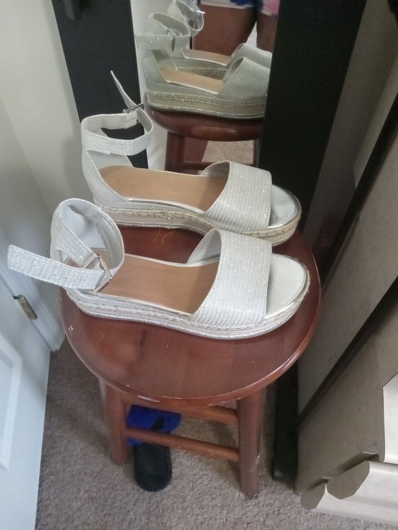 Sandles