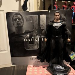 Hot Toys Black Suit Superman 