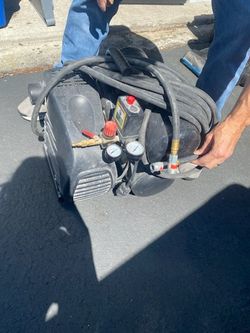 central pneumatic 4 gal air compressor