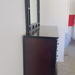8 Drawers Dresser With Mirror 