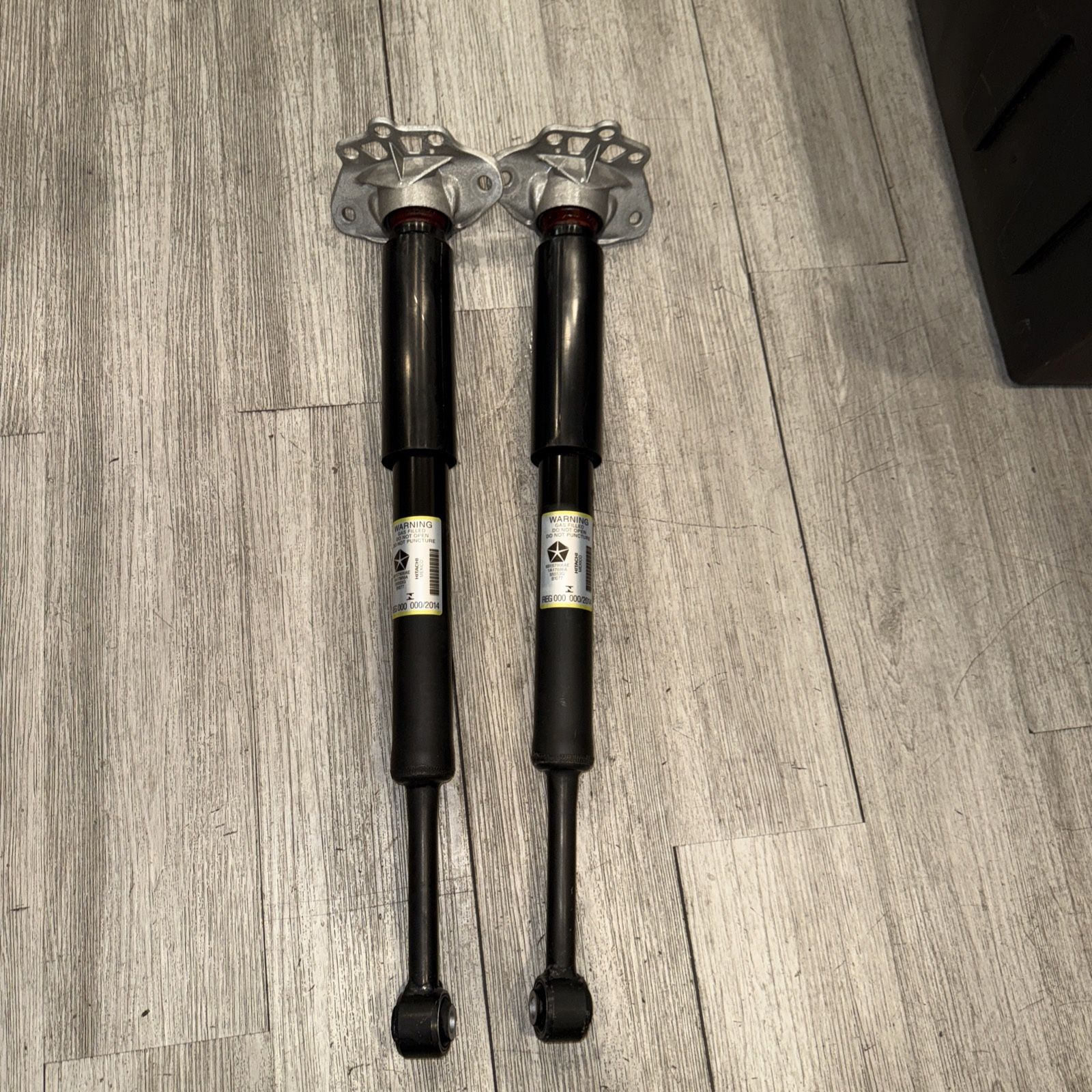 2014 - 2017 JEEP CHEROKEE REAR STRUT SHOCK ABSORBERS OEM (contact info removed)6AE LEFT & RIGHT