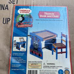 New Vintage Thomas & Friends Child’s Desk and Chair  This is an awesome rare Learning Curves Thomas & Friends Desk and Chair Set from 2000. The box is