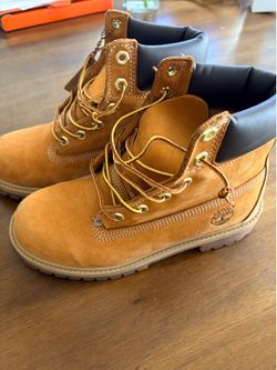 Boys/girls Timberland shoes