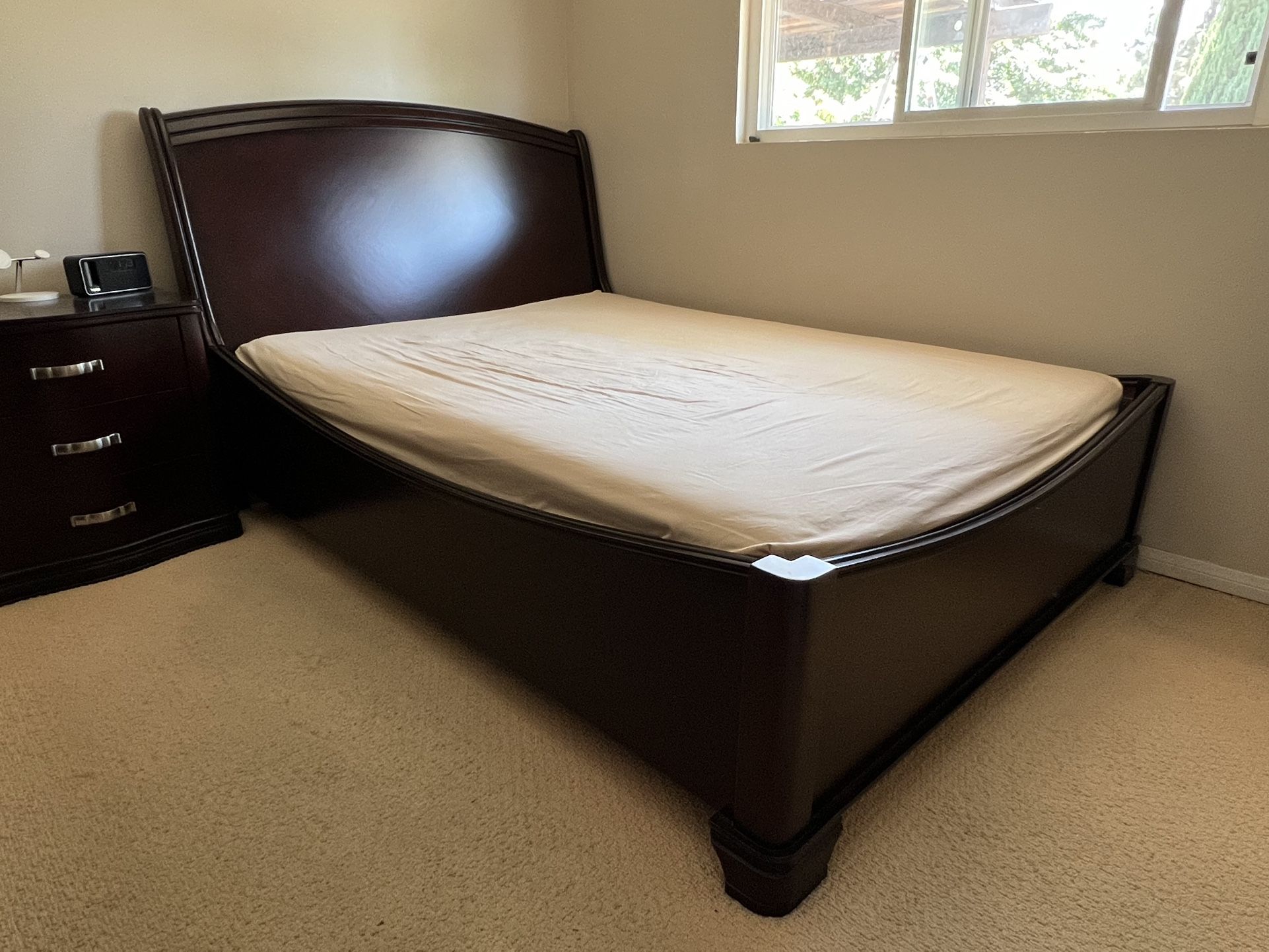 Cherry Wood Queen Bedroom Set
