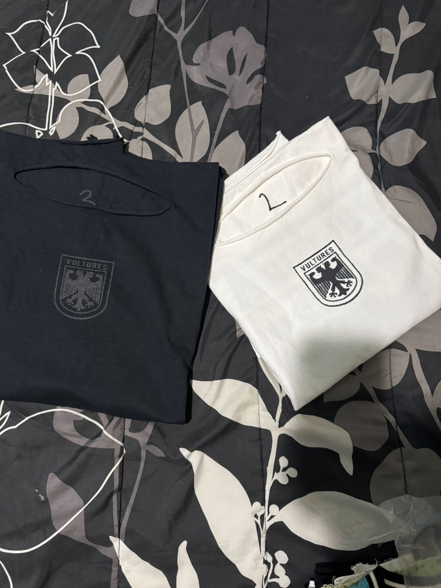 YZY VULTURES TEE AND LONG SLEEVE