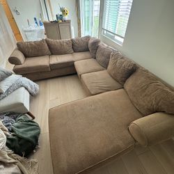 Large U Shape Sofa With Chase 