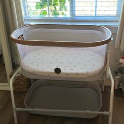 Maxi-Cosi Iora Bedside Bassinet & Wonder Living Breathable Mattress