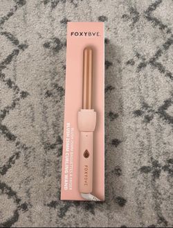 Foxy bae baby blush curling wand - 25mm