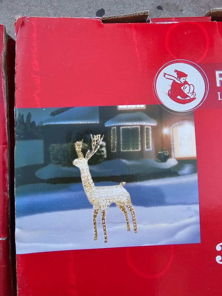 Animated Christmas Buck And Doe With Lights