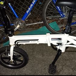 SWAGTRON E Bike. EB5 E BIKE