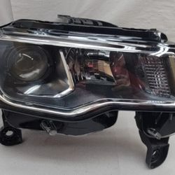 2017-2021 Headlight Jeep Grand Cherokee Right Passenger Side OEM Halogen