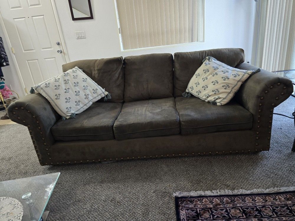 Big Sofa and Love Seat, comes with pillows. 