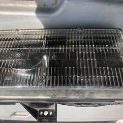 Right Headlight For 93-96 Cadillac And 