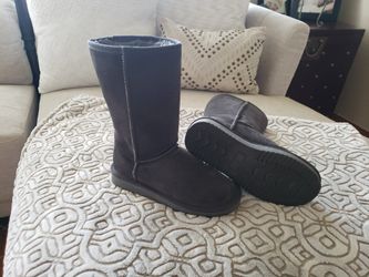 Ugg Type Boots/ Tall Sz 7
