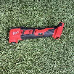 Milwaukee M18 18V Lithium-Ion Cordless Oscillating Multi-Tool (Tool-Only)
