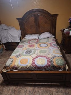 Queen bed And Dresser 