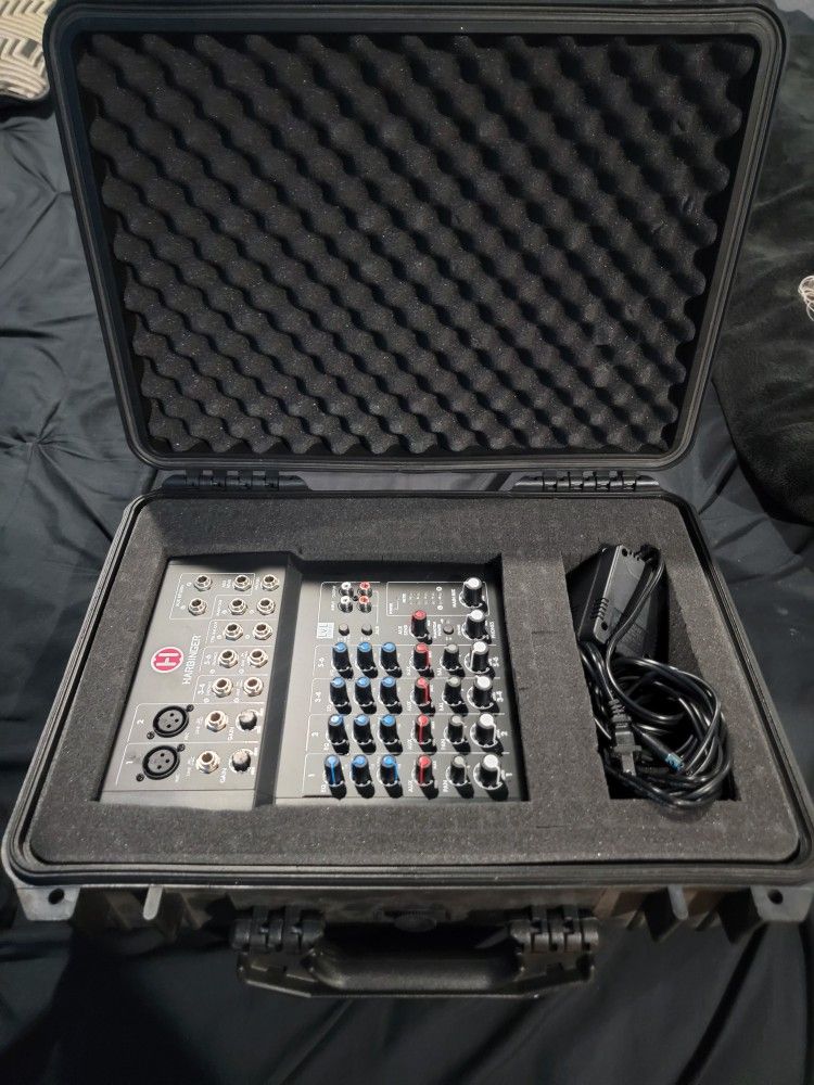 Harbinger L802 8-Channel Mixer with 2 XLR Mic Preamps - Black