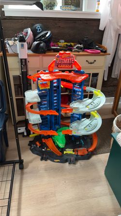 Hot Wheels Ultimate Dinosaur Garage